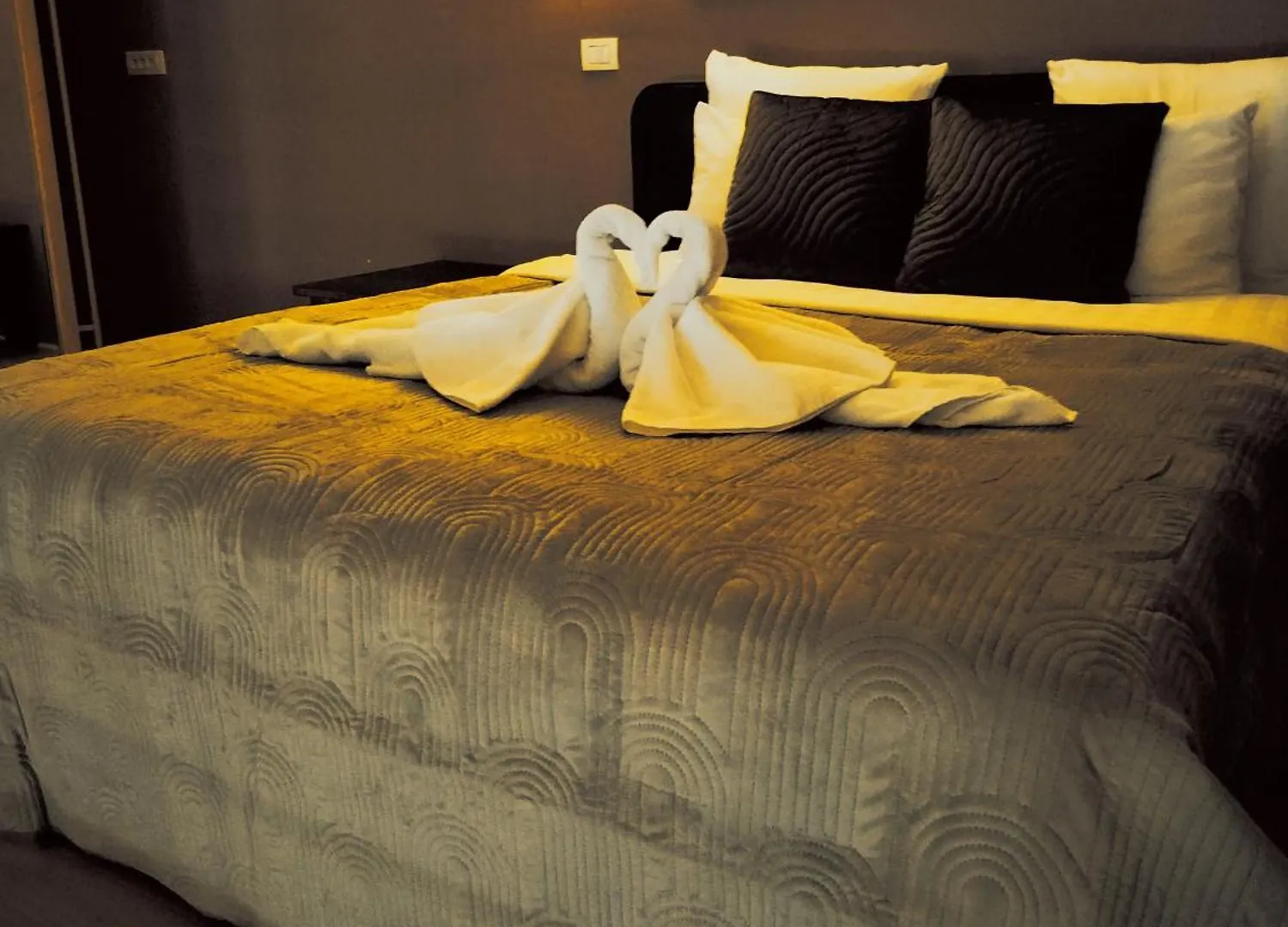 Luxury Suites Castel By Rikas Hotels Antwerp